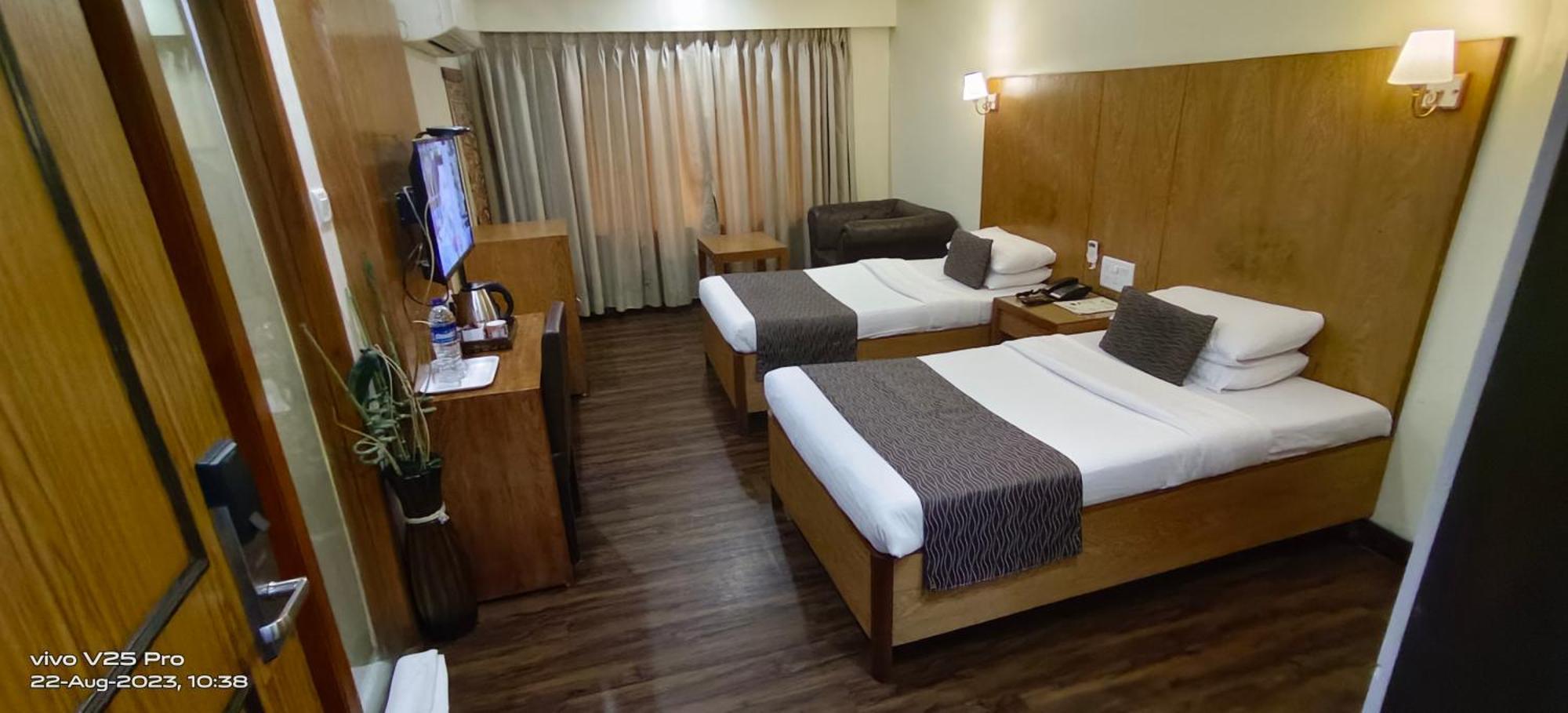Hotel Kings International Juhu Bombay Esterno foto
