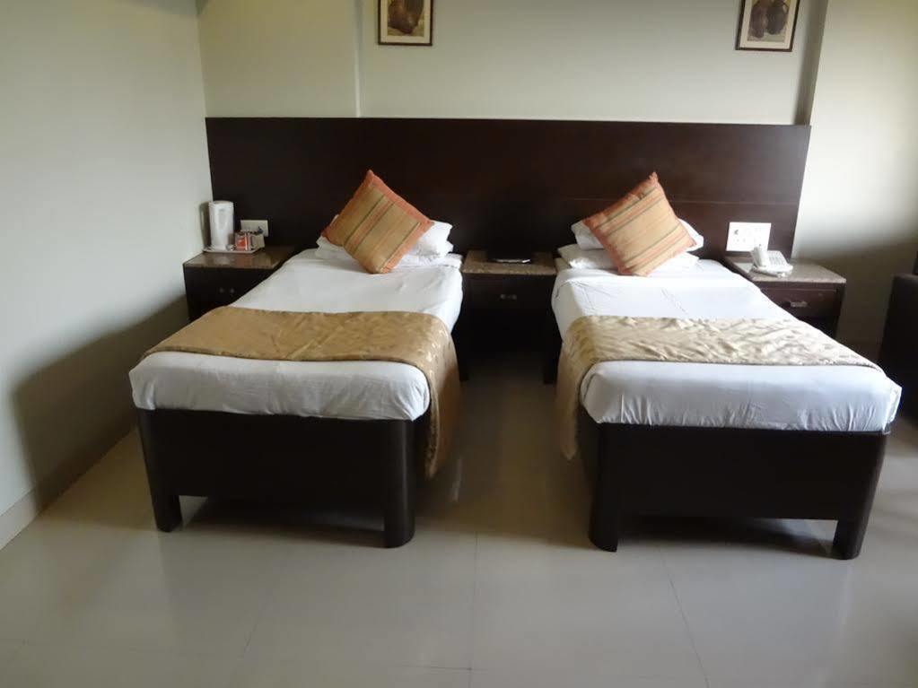 Hotel Kings International Juhu Bombay Esterno foto